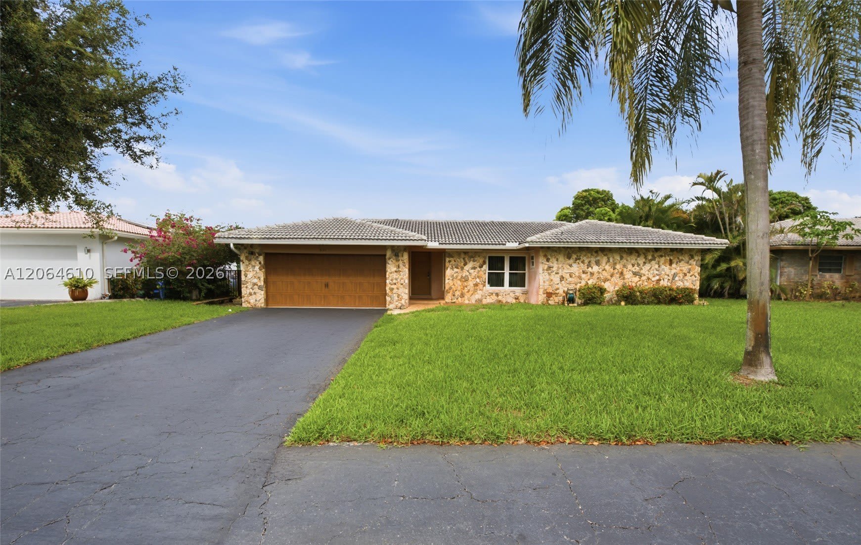 821 Ramblewood Dr – photo 2
