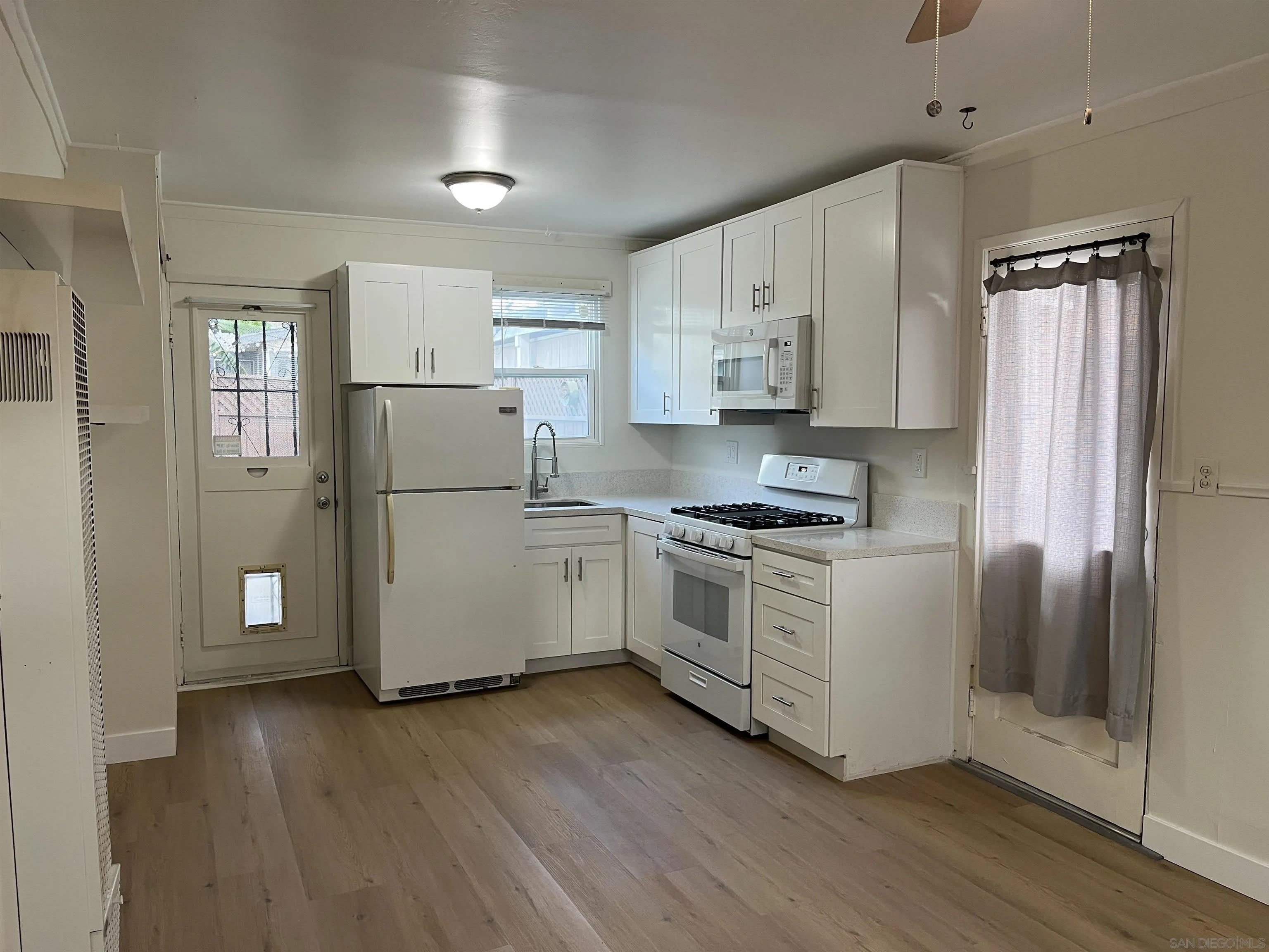 3610 N 44Th – photo 2