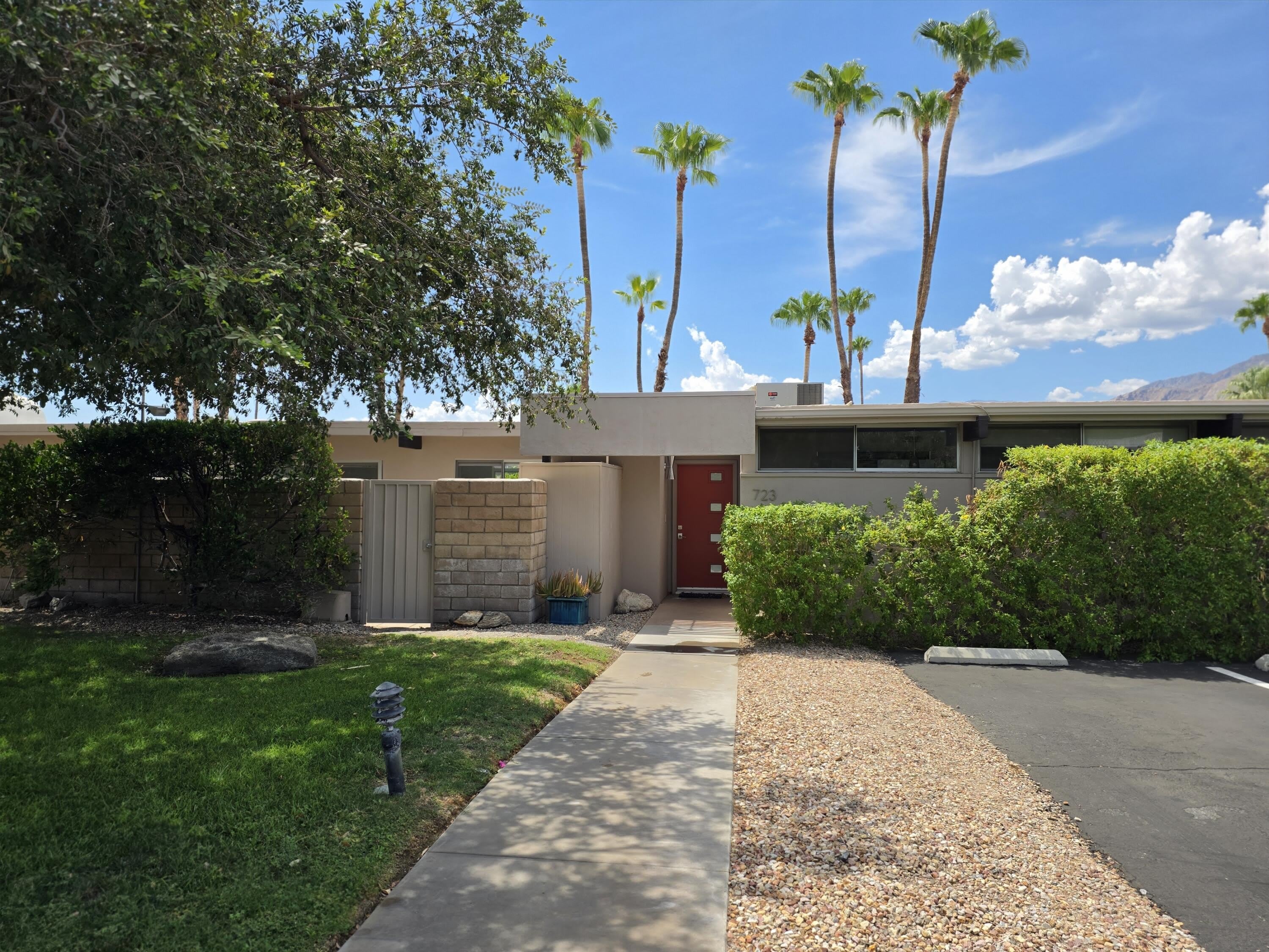 735 E Louise Drive – photo 2