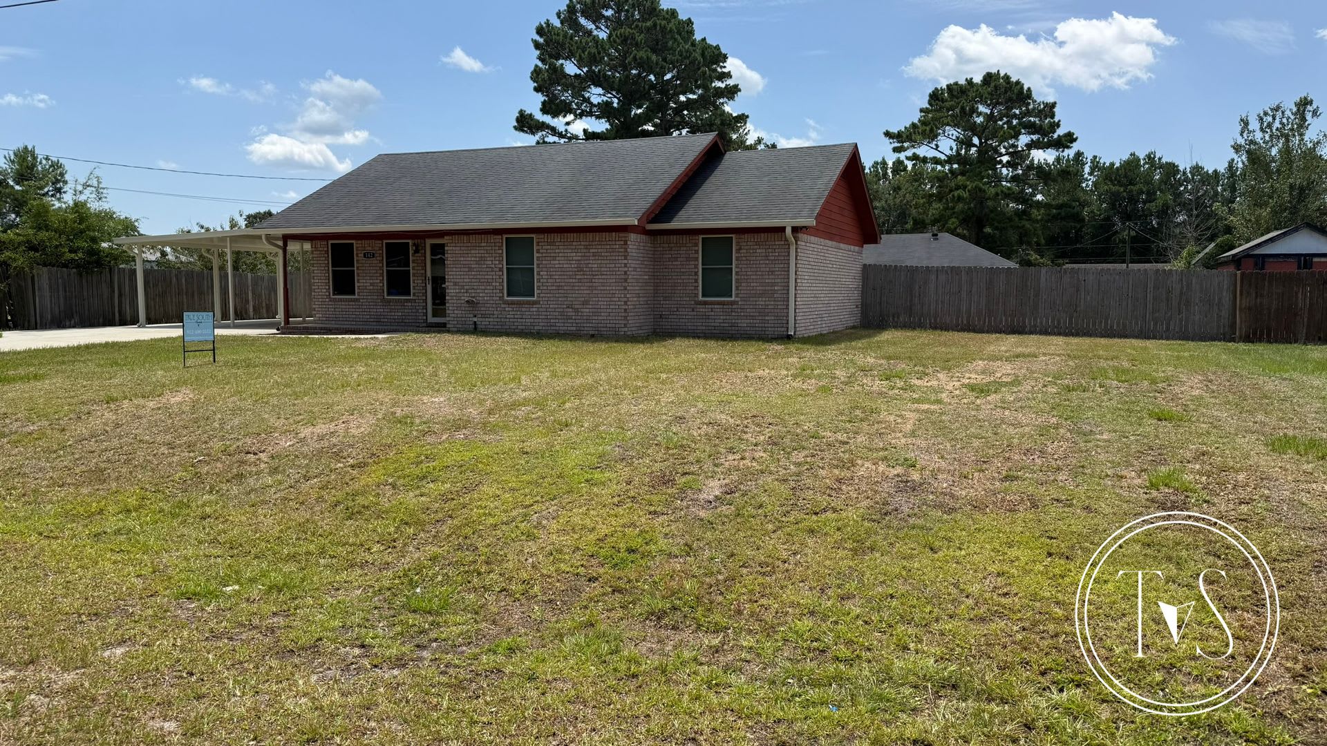 Charming 3-Bedroom Home in Smiley Woods! – photo 3