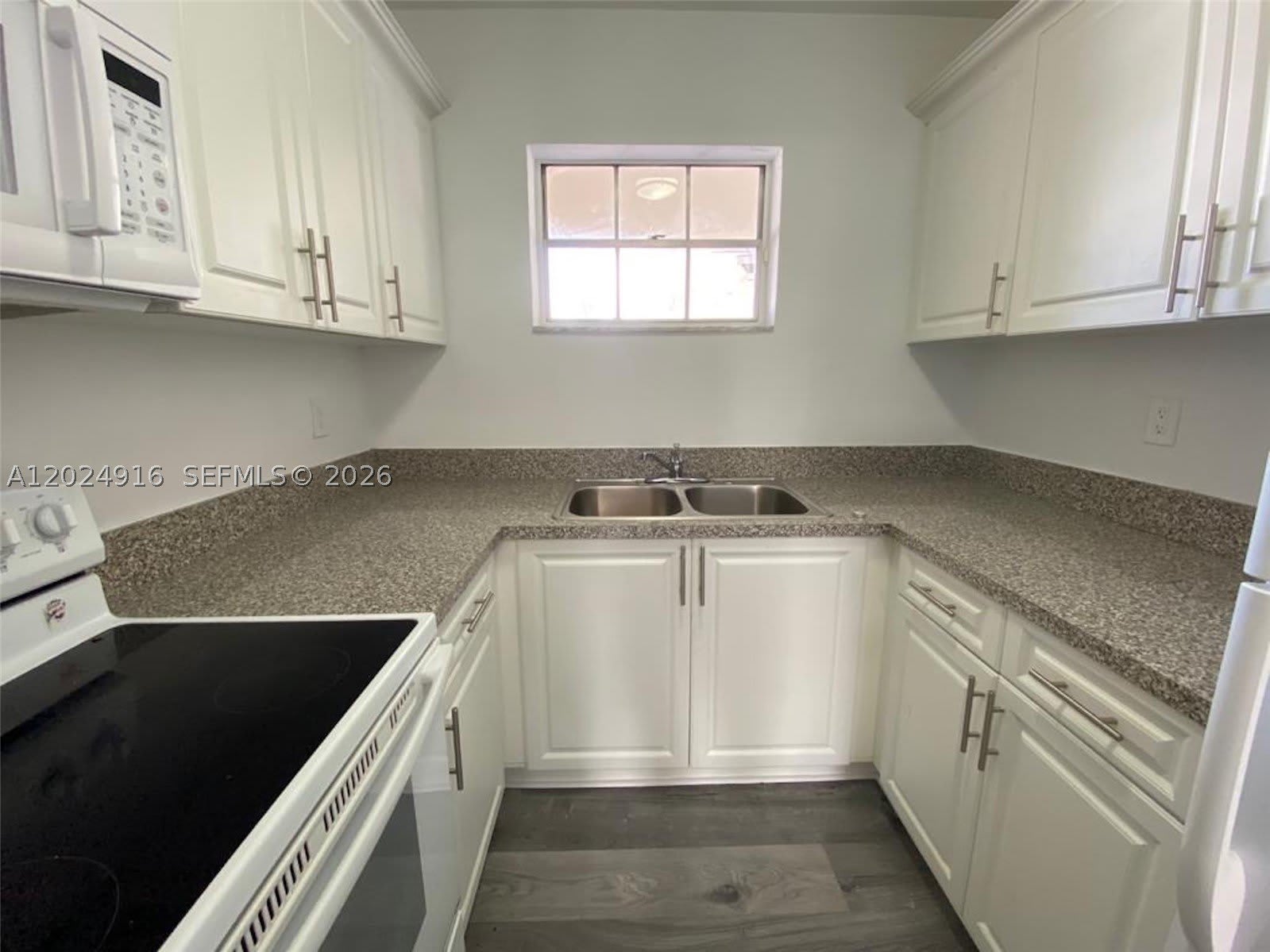 2460 Taylor St – photo 5