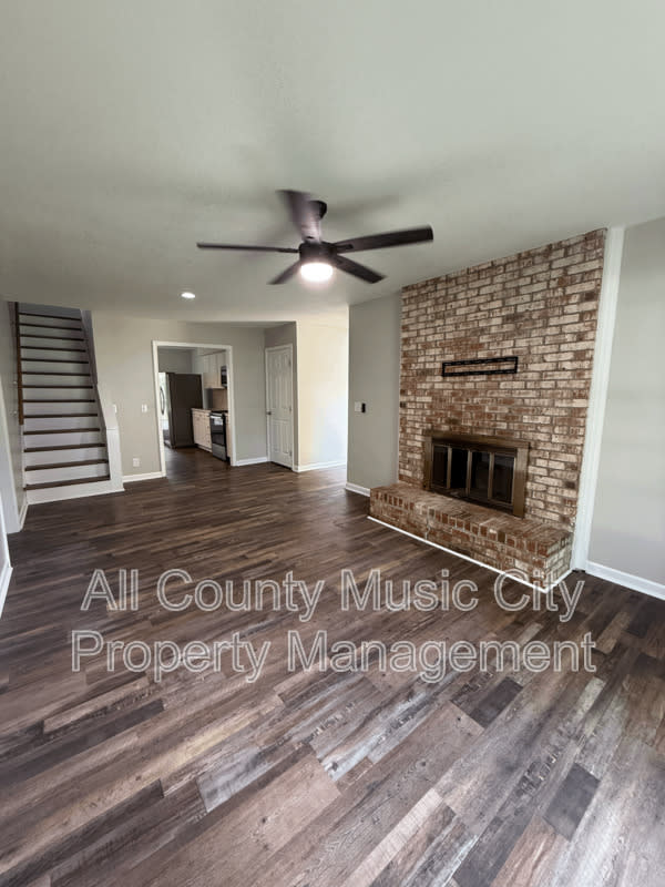 553 Owendale Dr – photo 2