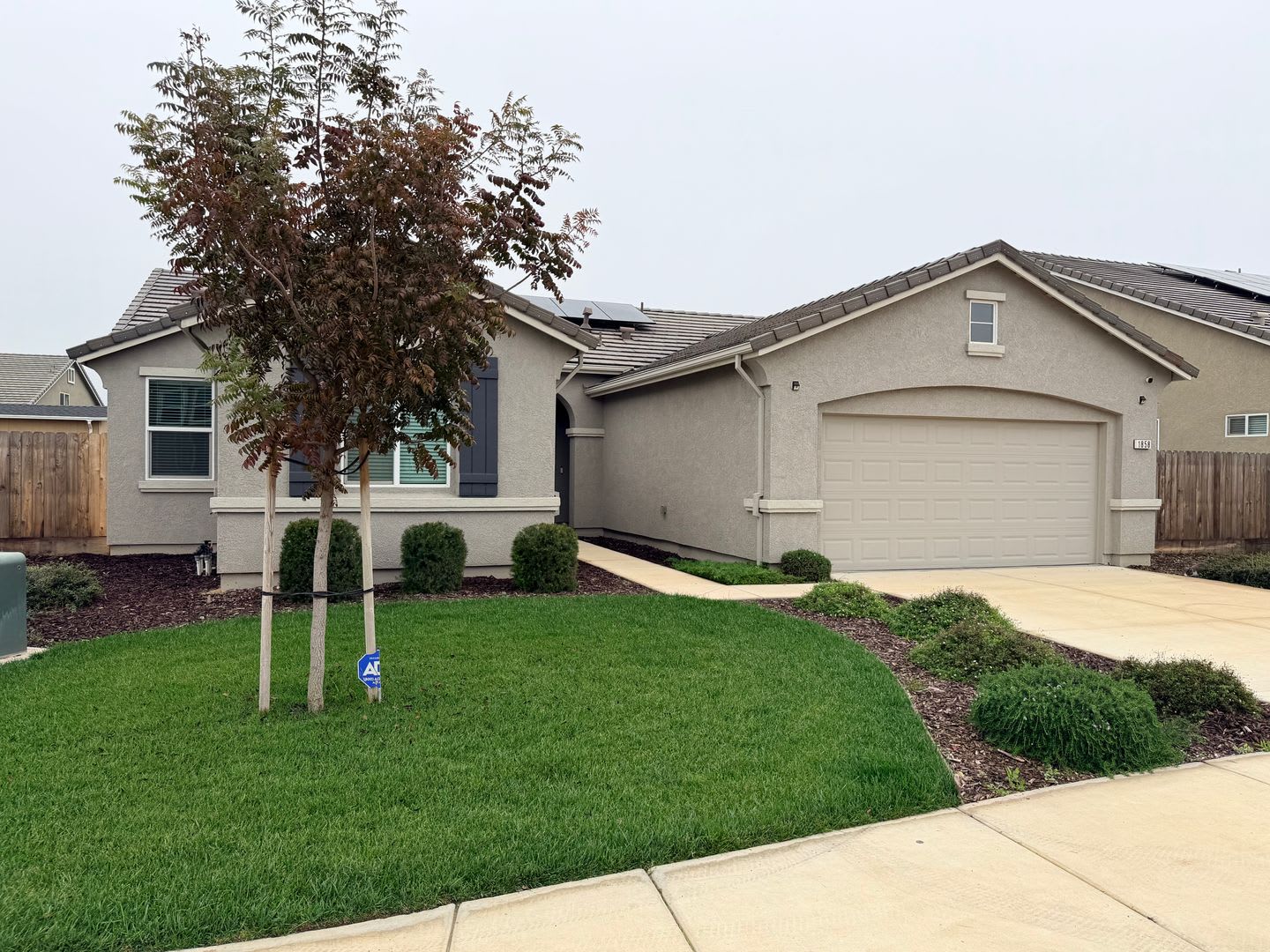 1858 Morro Ct, Los Banos: Modern 2023 Home with Comfortable Layout and Energy Efficient Features – photo 3