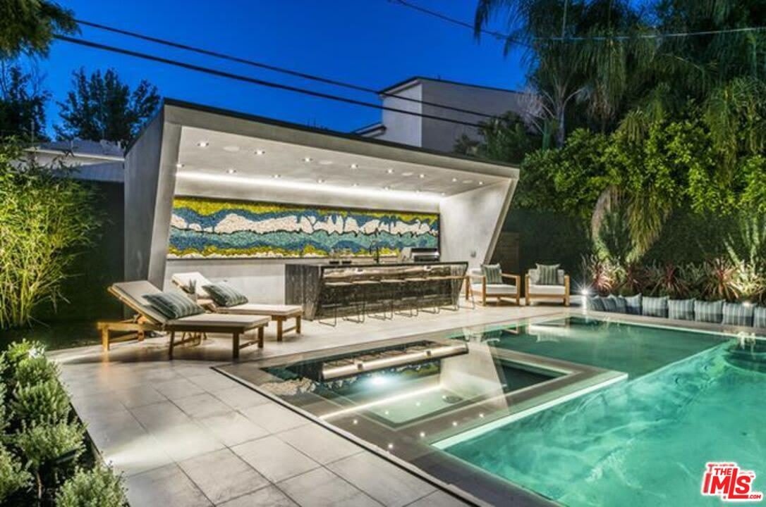 11241 Blix St – photo 3
