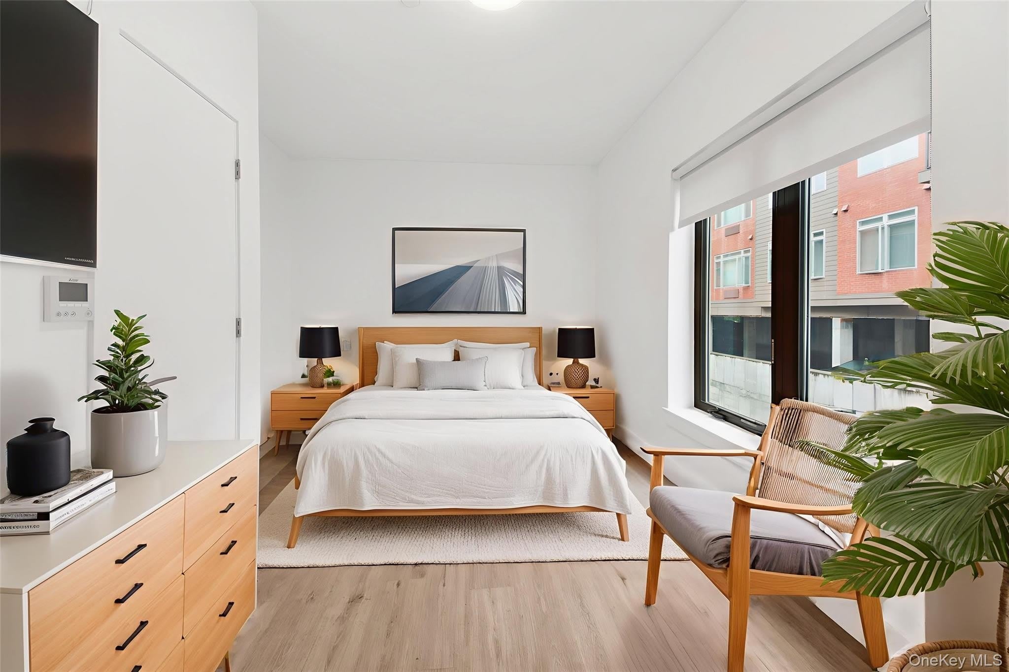 525 N MACQUESTEN PARKWAY – photo 1