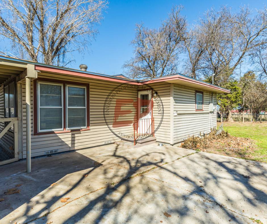 817 Lawrence Drive – photo 2
