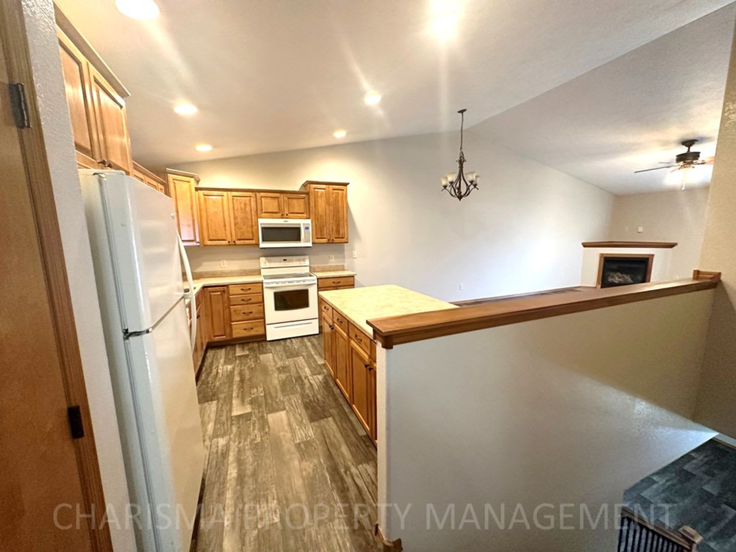4 Bedroom 2 Bath Town Home Pet Friendly Amenity Filled Double Attached Garage – photo 5