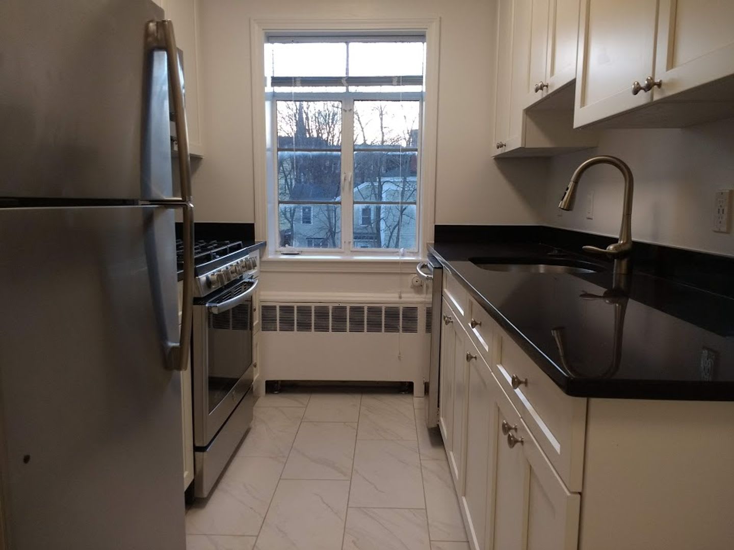 Brookline 2 Bedroom – Heat & Hot Water Included – 755 Sq Ft – photo 5