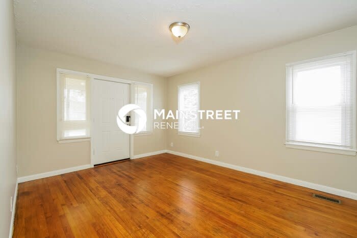 4568 Young Avenue – photo 3