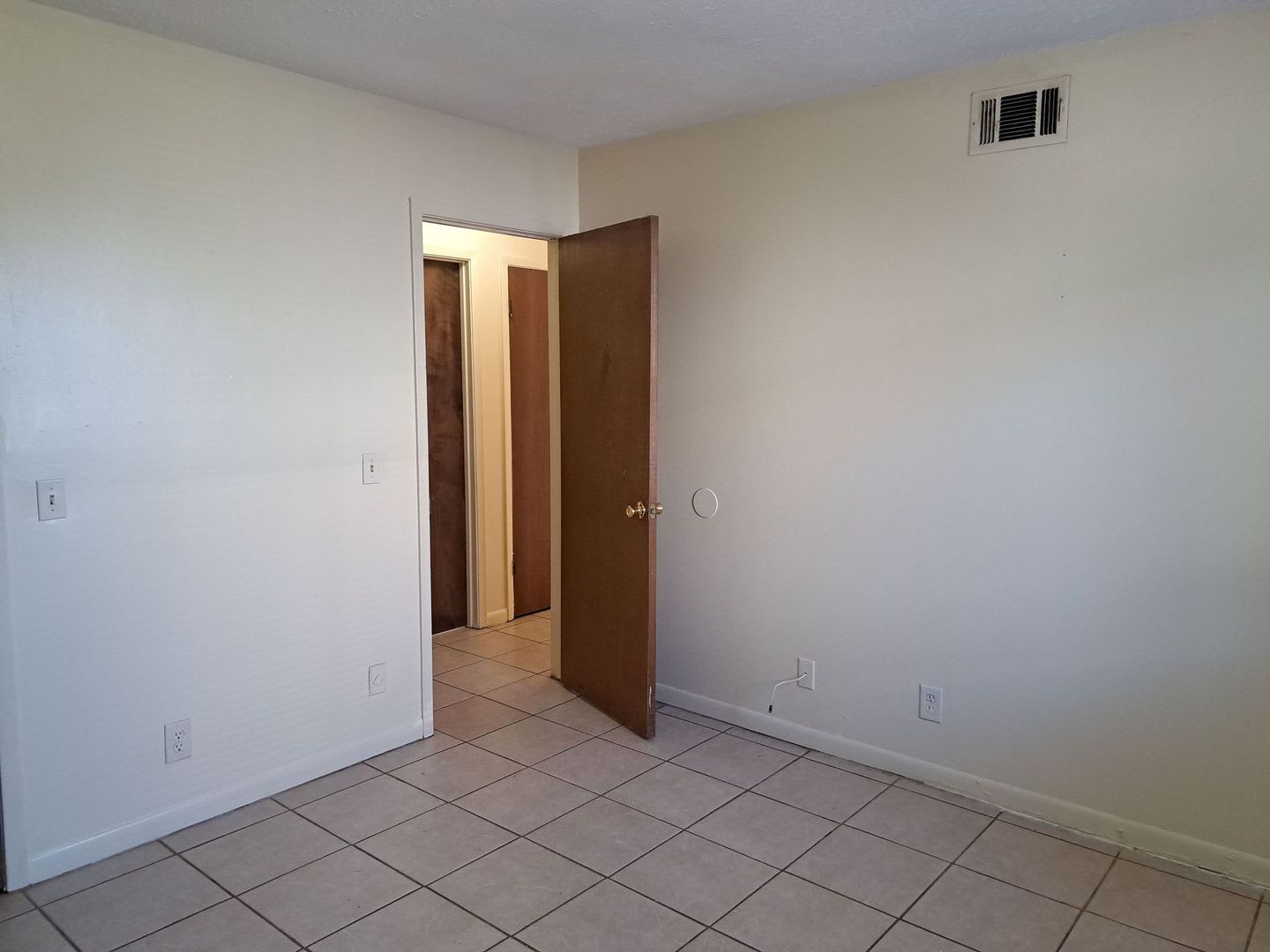 3704 E 11Th St B – photo 2
