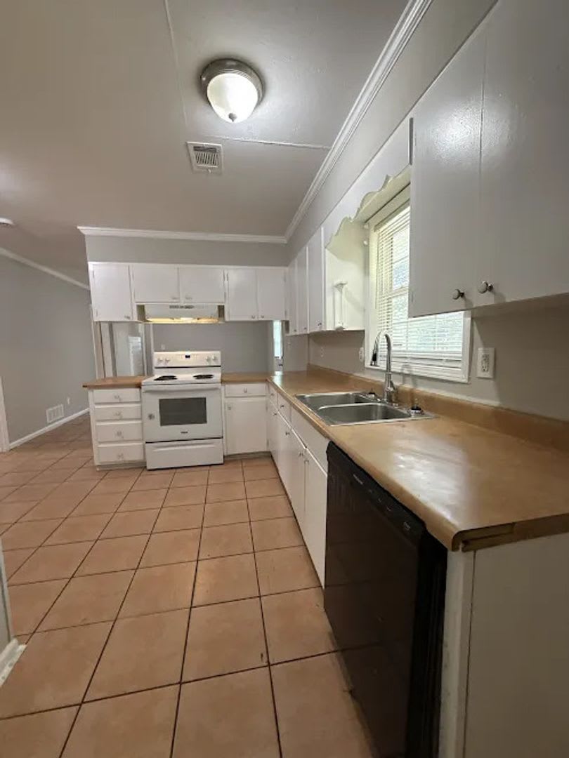 3 Bed 1 5 Bath In Morrow – photo 5