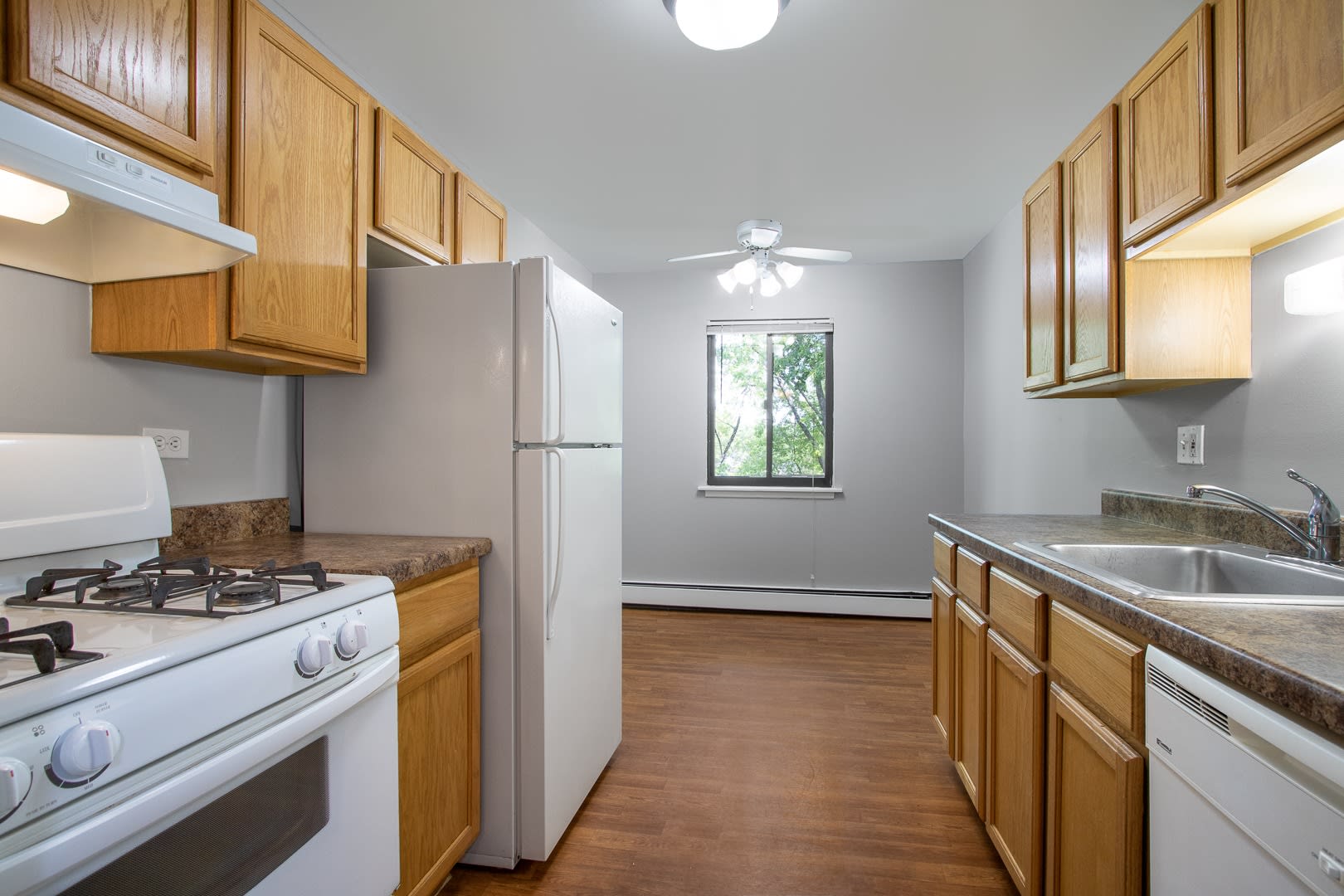 Emerald Pointe Apartments – photo 1