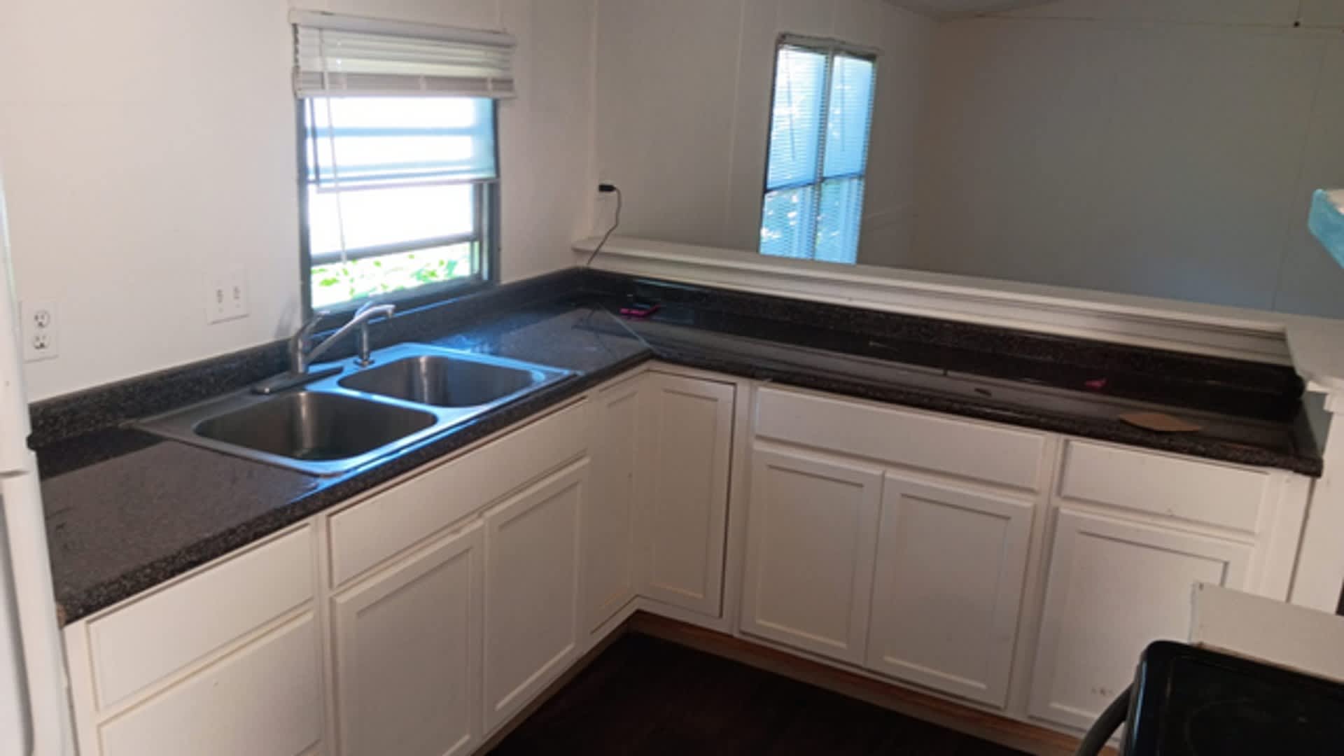 Renovated 3-Bed, 2-Bath Mobile Home – photo 3