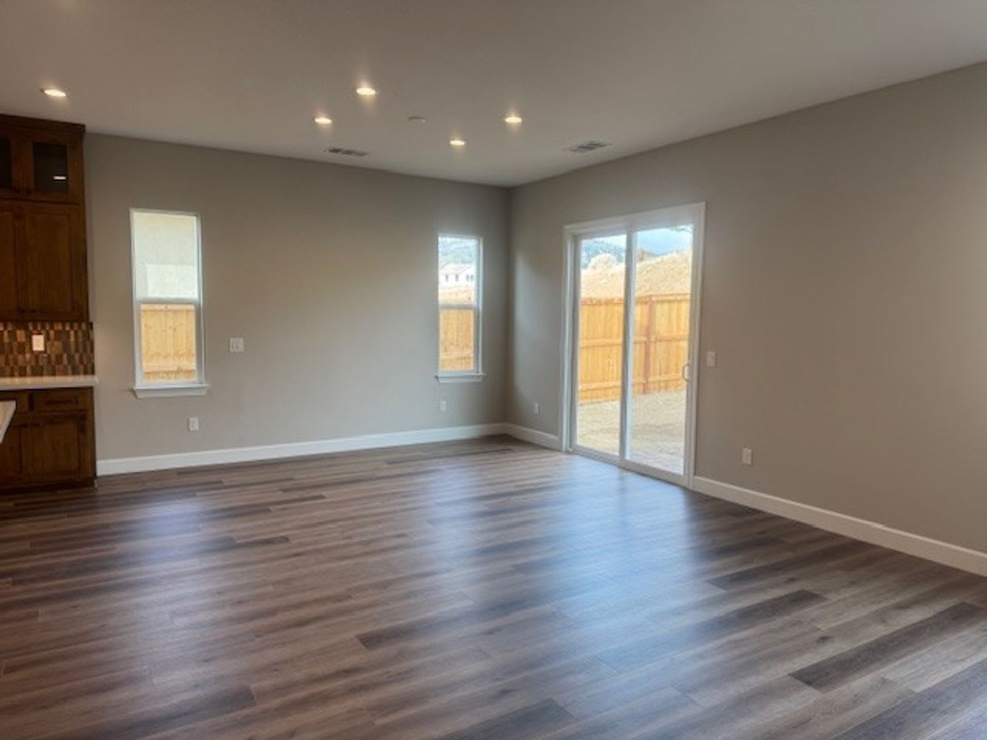B Newer Build Verdi Three Bedroom Home Br Br – photo 3