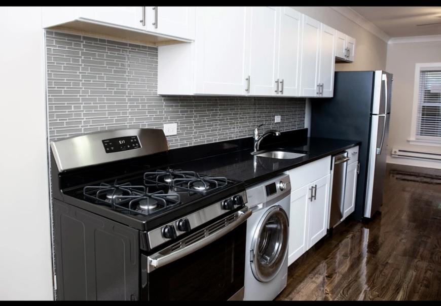 728 W Roscoe St – photo 3