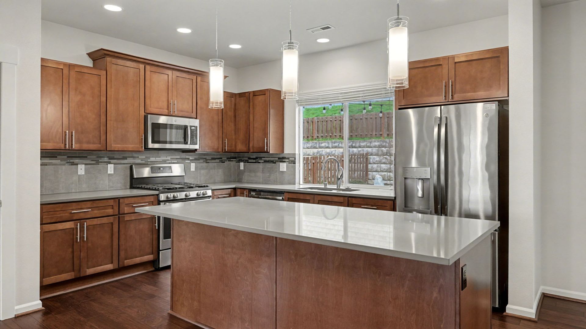 Brightview 4‑Bedroom with Main‑Floor Bedroom, 3‑Car Garage, and Exceptional Outdoor Space – photo 5