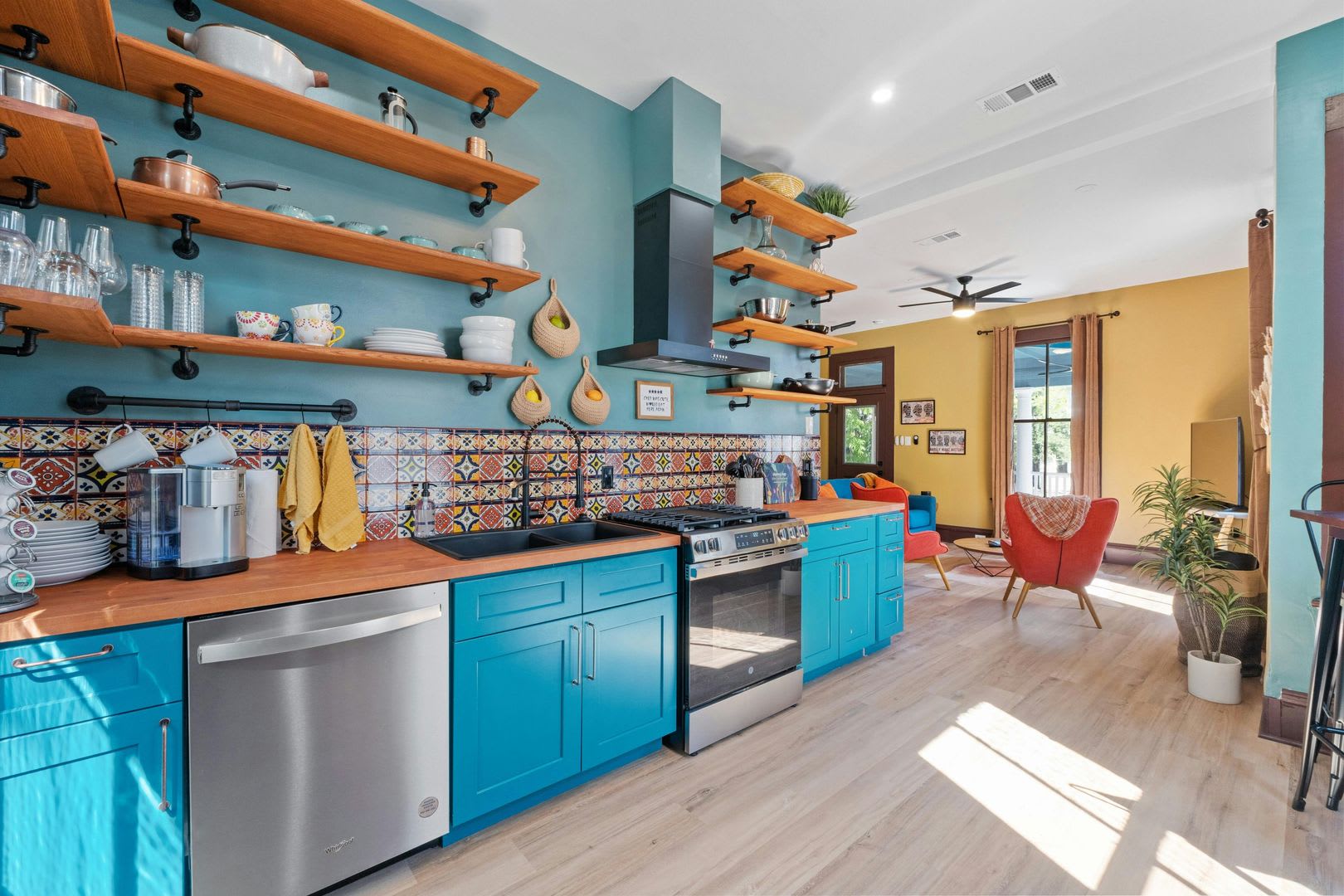 Spacious custom design 2 bed 1 bath Apartment for rent 709 W 14th st. – photo 3