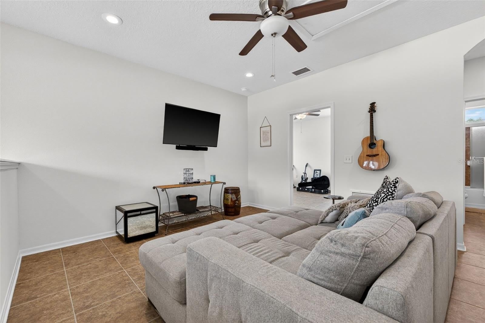 3204 W MARLIN Avenue – photo 2