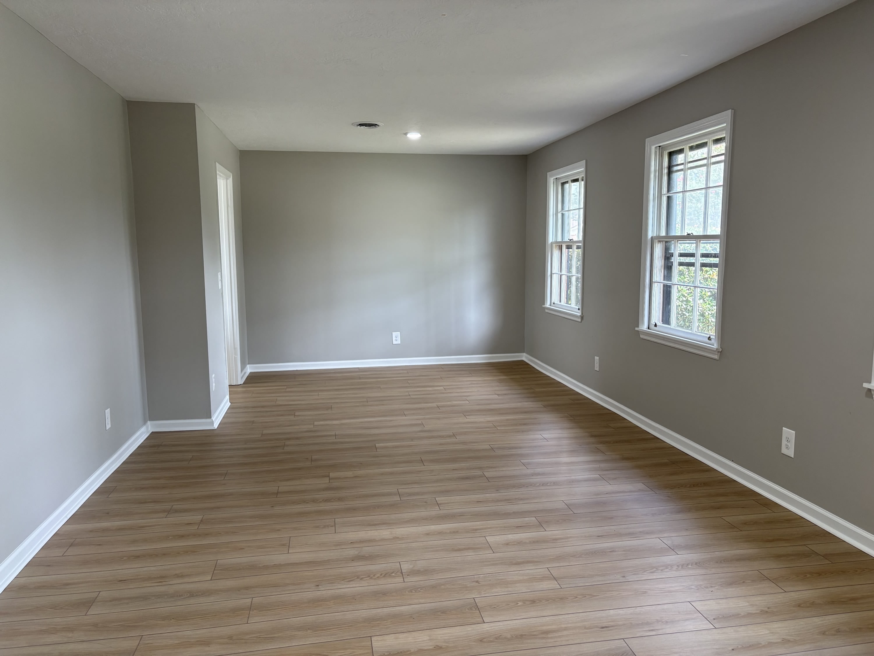 127 Holiday Court – photo 4