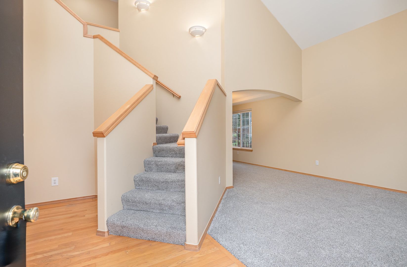 4 Bd/2.5 Ba Renton Home – photo 2
