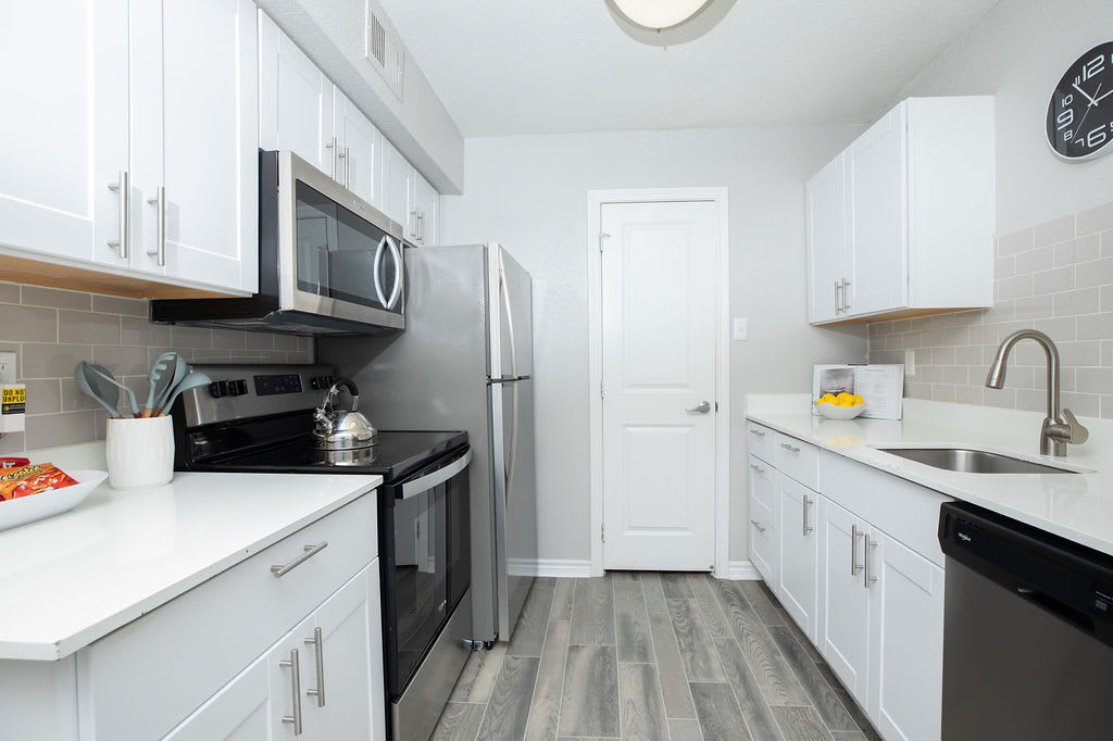 Regency Park Apartment Homes – photo 2