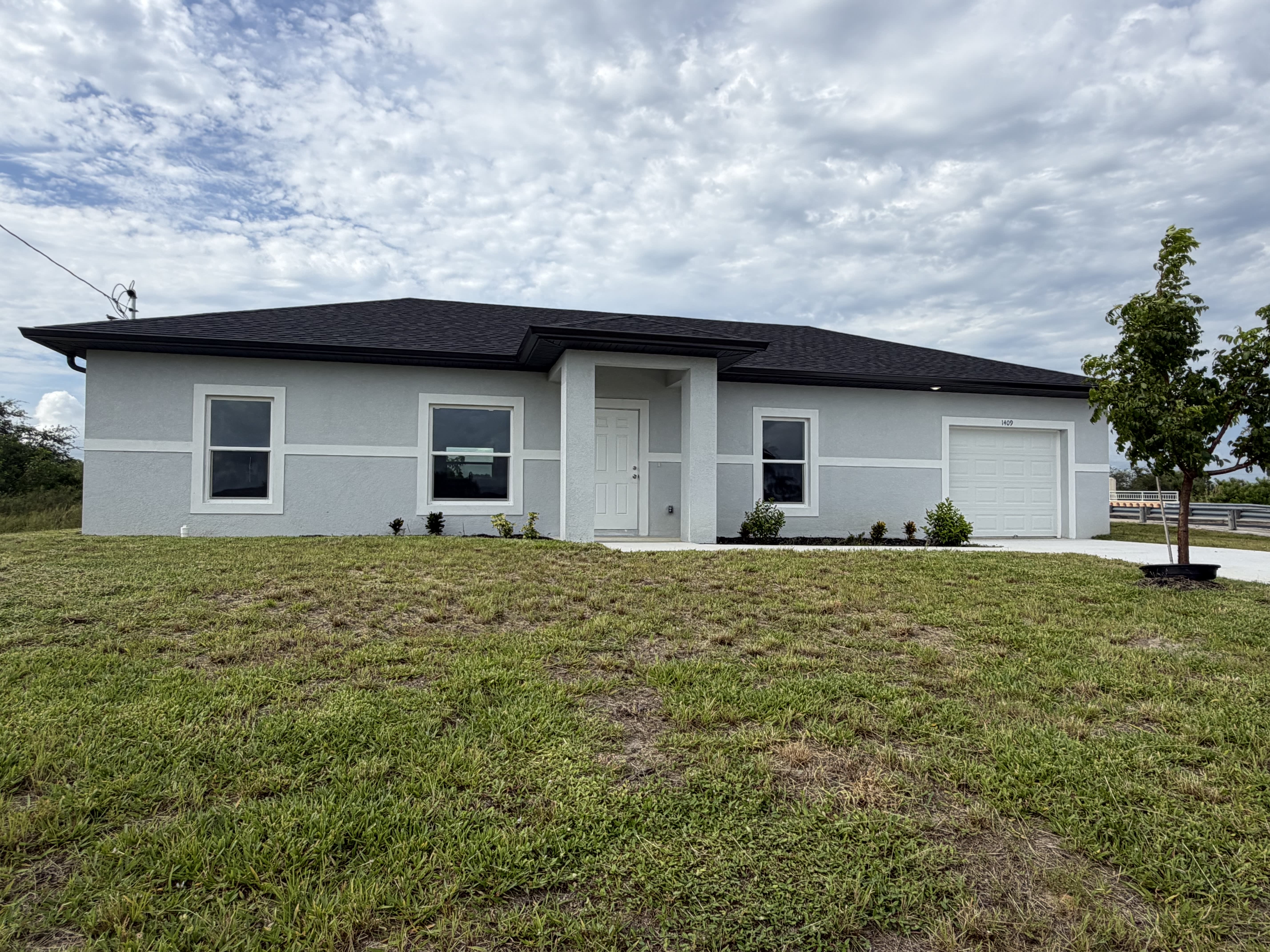 1409 Ne 23rd St – photo 2