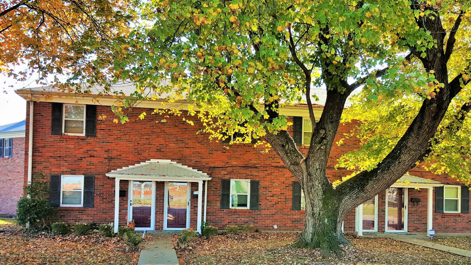 Fantastic 2 Bedrooms, 1.5 Baths, Townhouse, Close to St. Matthews and Bowman Field! – photo 3