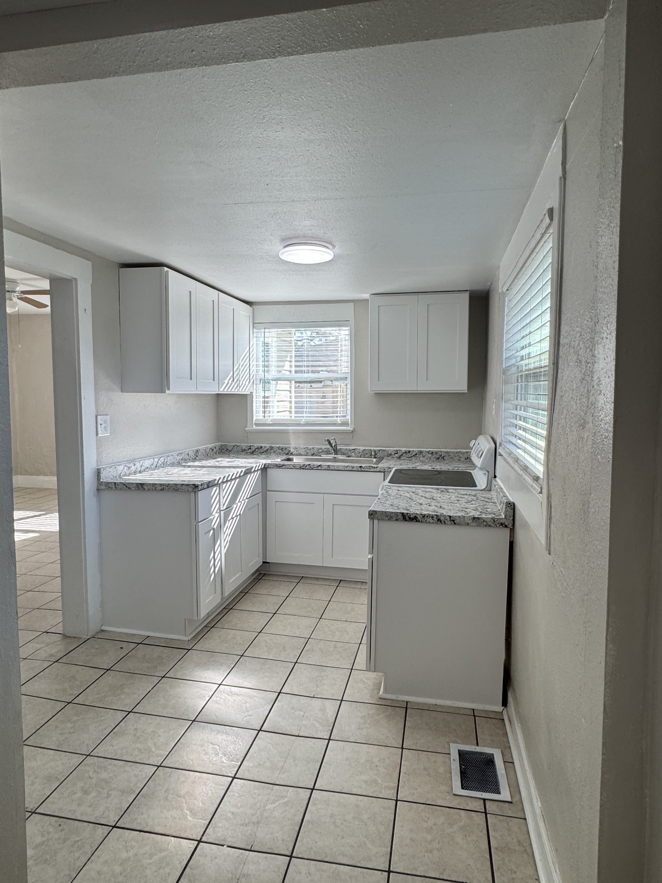 4262 Greenwood Avenue Back – photo 1