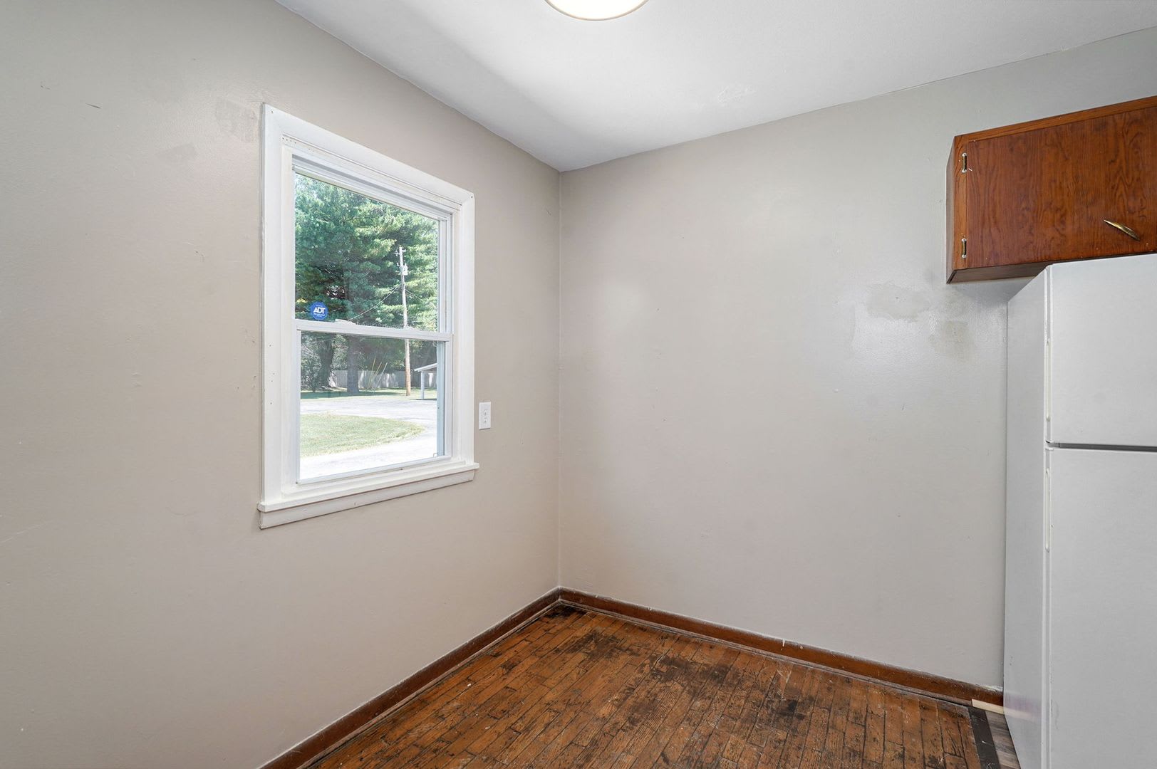 1 Bedroom 1 Bathroom House With Carport Located On A Quiet Street Lawn Care And Trash Included Pets Welcome – photo 5