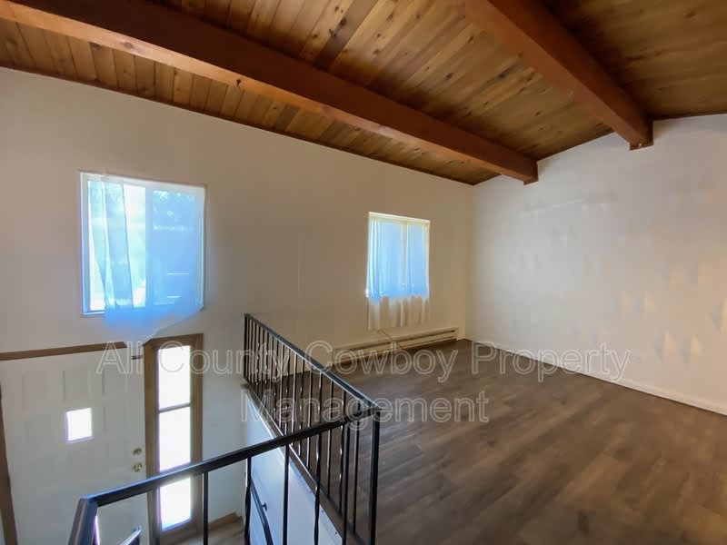 1000 E. Garfield St. – photo 3