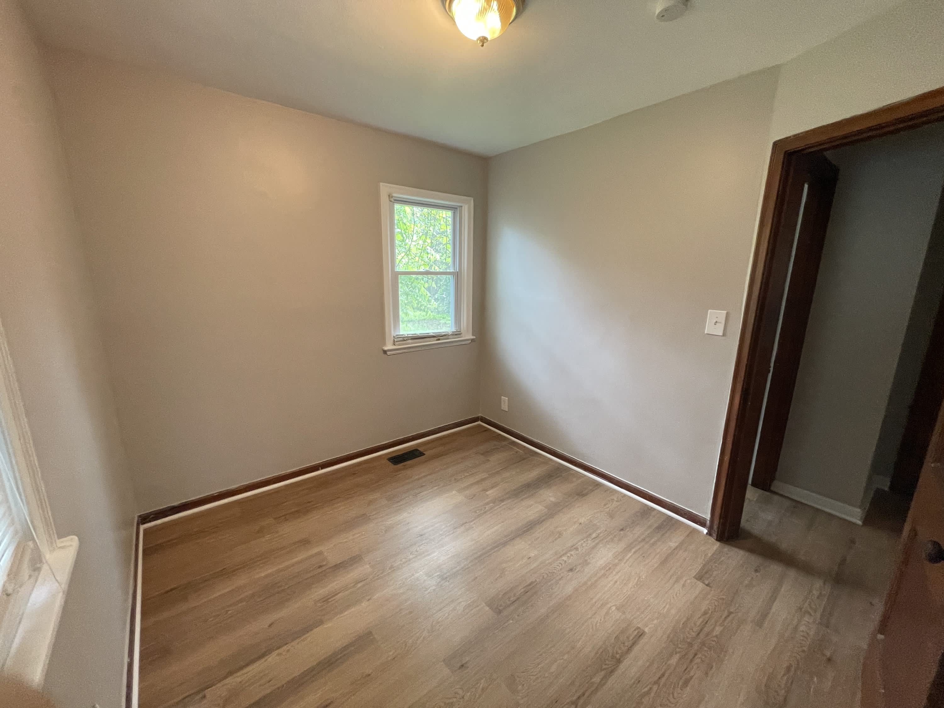2392 Joyce Ave – photo 4