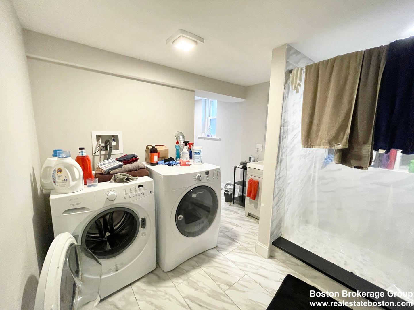 Perfect apartment for Social Students near NEU! Spacious, Yard, Parking & more! – photo 2