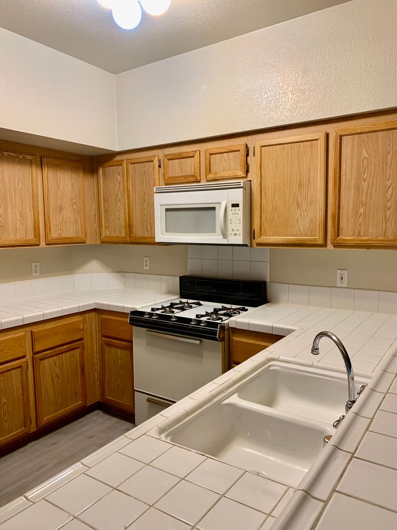 Must See Condo! – photo 4