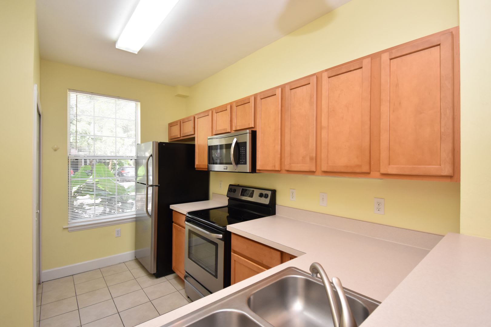 Bright and Airy Garland Townhome with Open Concept Living – photo 4