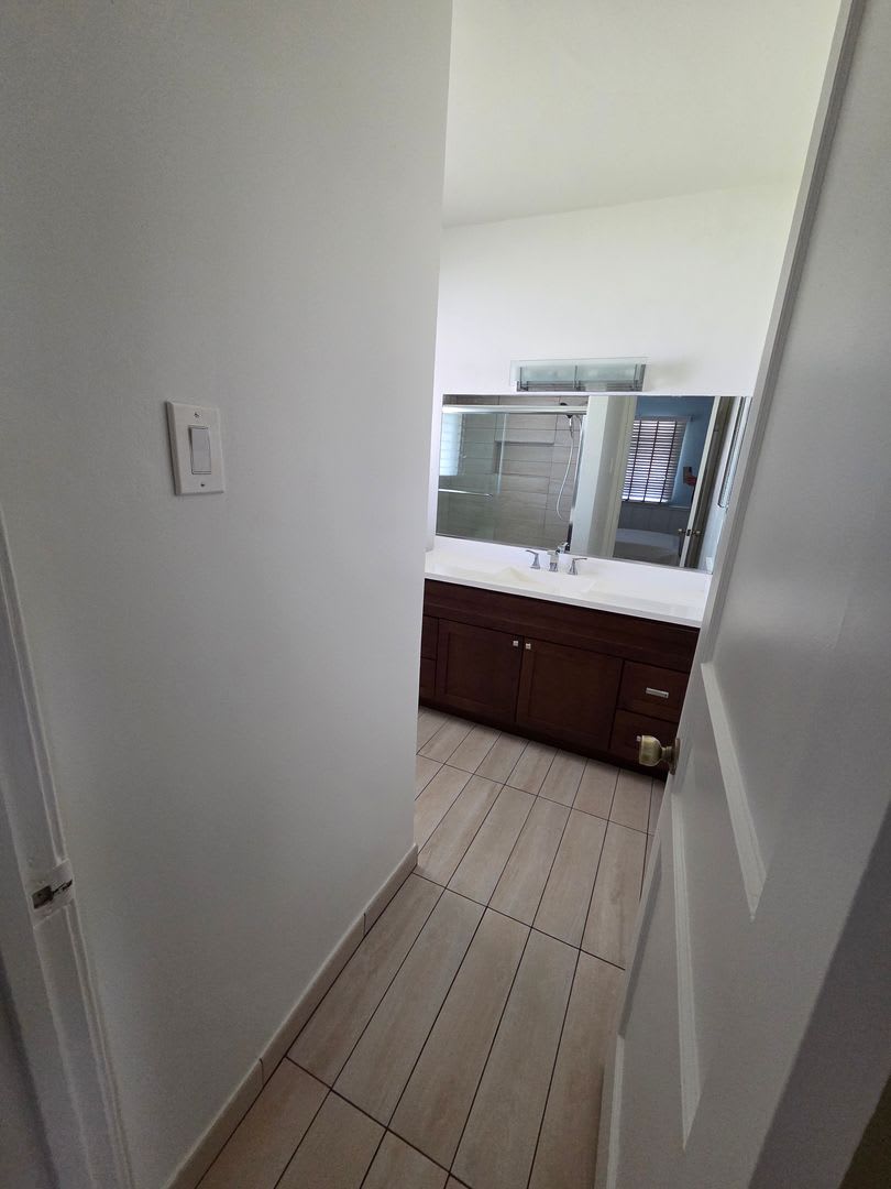Spacious 3 Bedroom 2 5 Bath Home With Pool Fully Furnished – photo 4