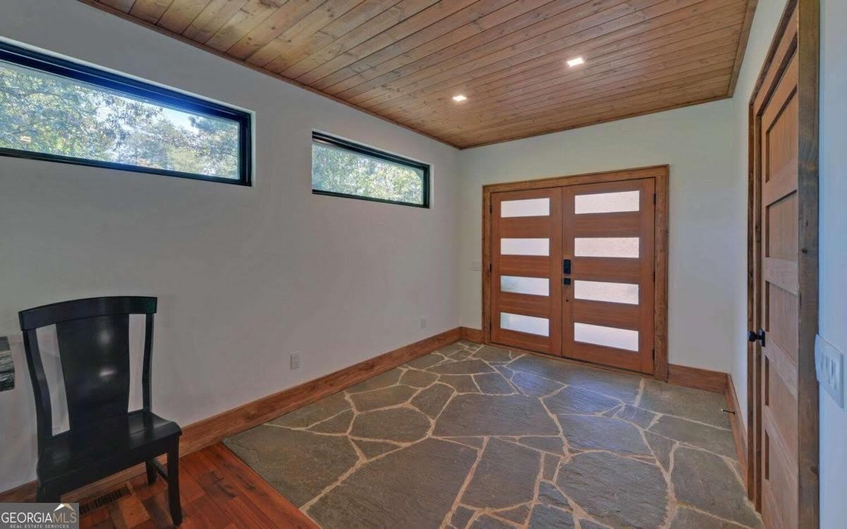 675 Freedom Heights – photo 2