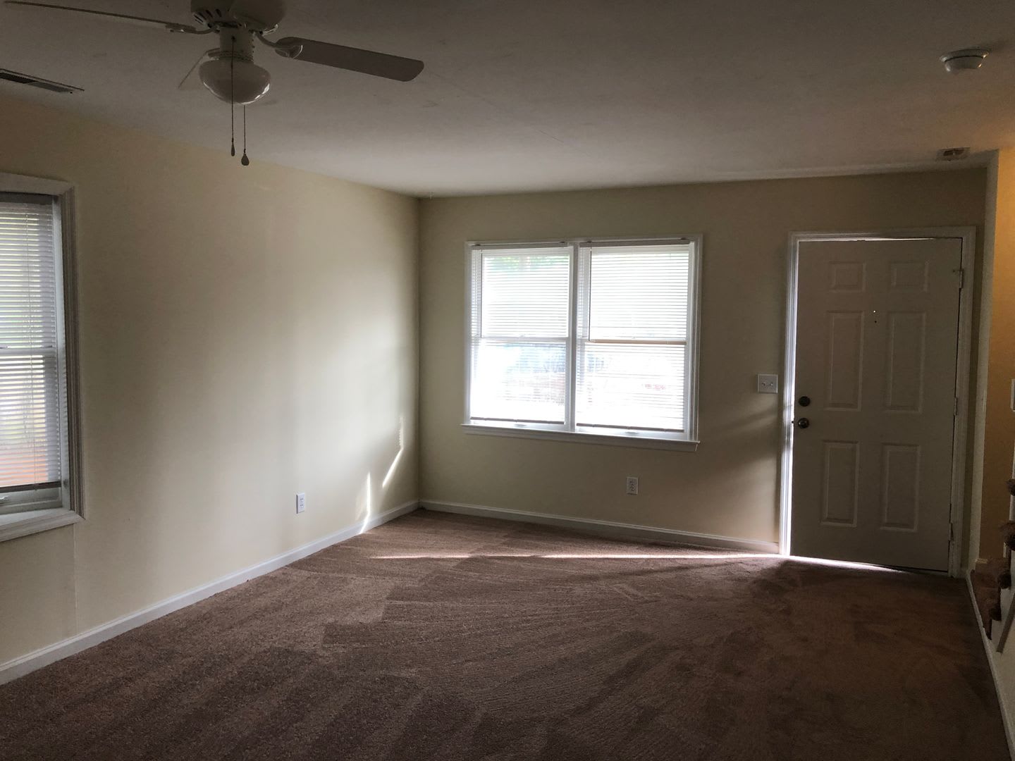 2 Bedroom 1.5 Bathroom Townhouse – photo 3
