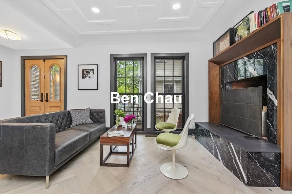 208 Windsor St – photo 3
