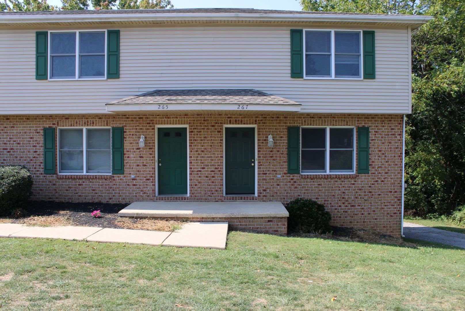 Two Bedroom Townhome with Attached Garage – photo 1