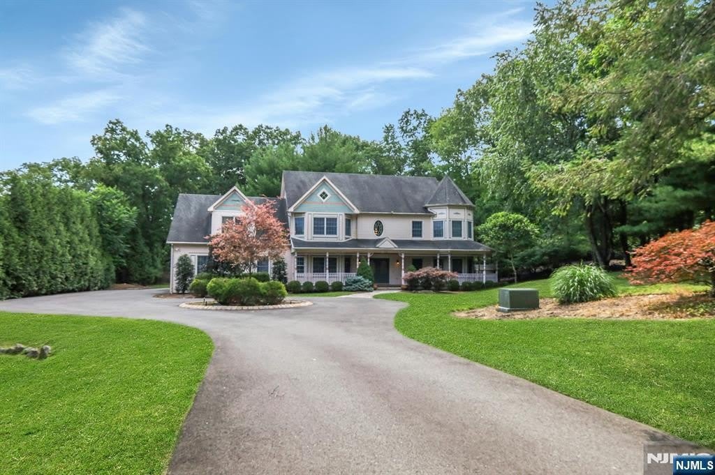 765 Colonial Road – photo 2