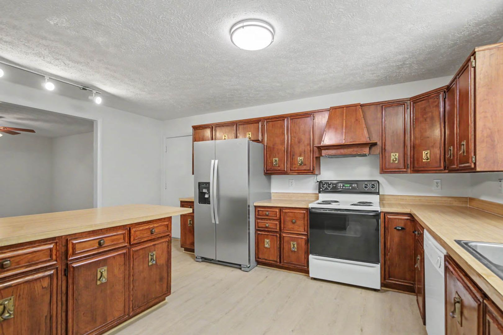 Refreshed 3Br 2Ba Ranch On A Cul De Sac Williamsburg West – photo 4