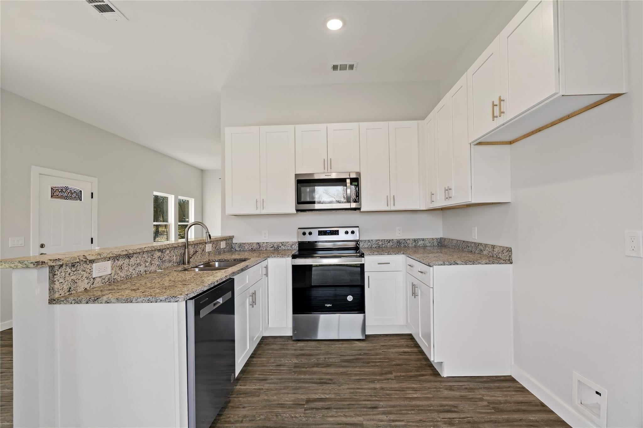 1420 FITZHUGH NE – photo 3