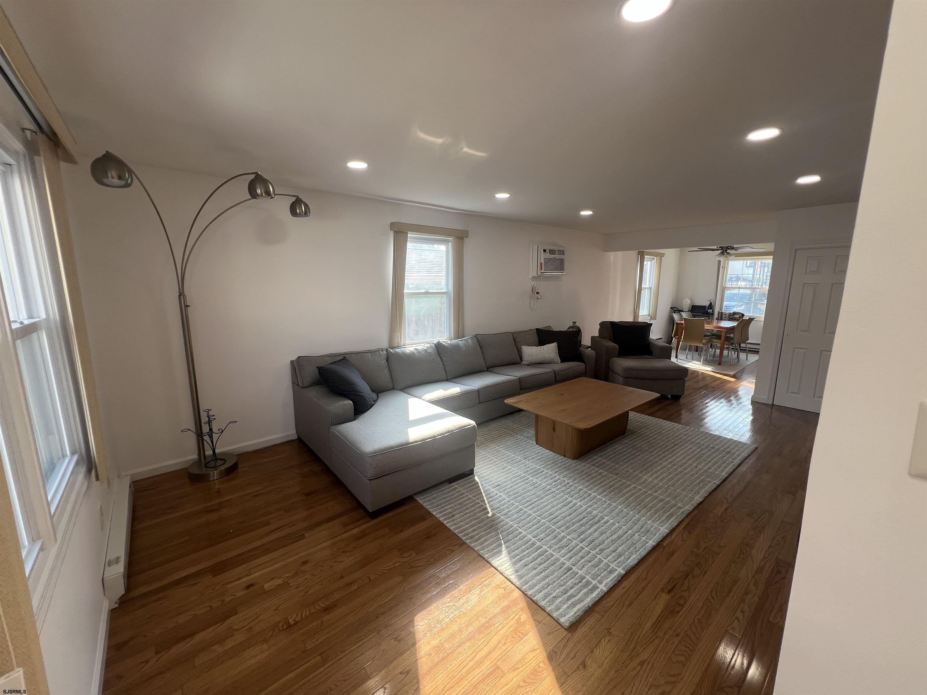 9709 Monmouth Ave – photo 2