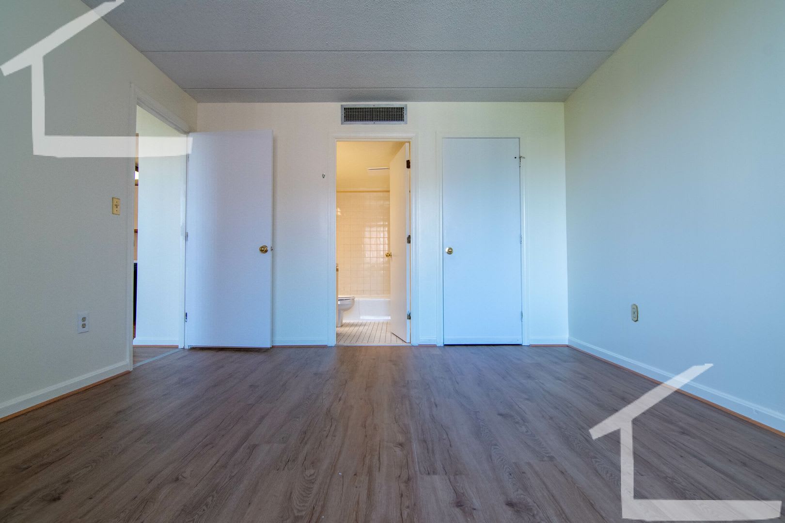 Charming 2 Bedroom-No Broker Fee – photo 4
