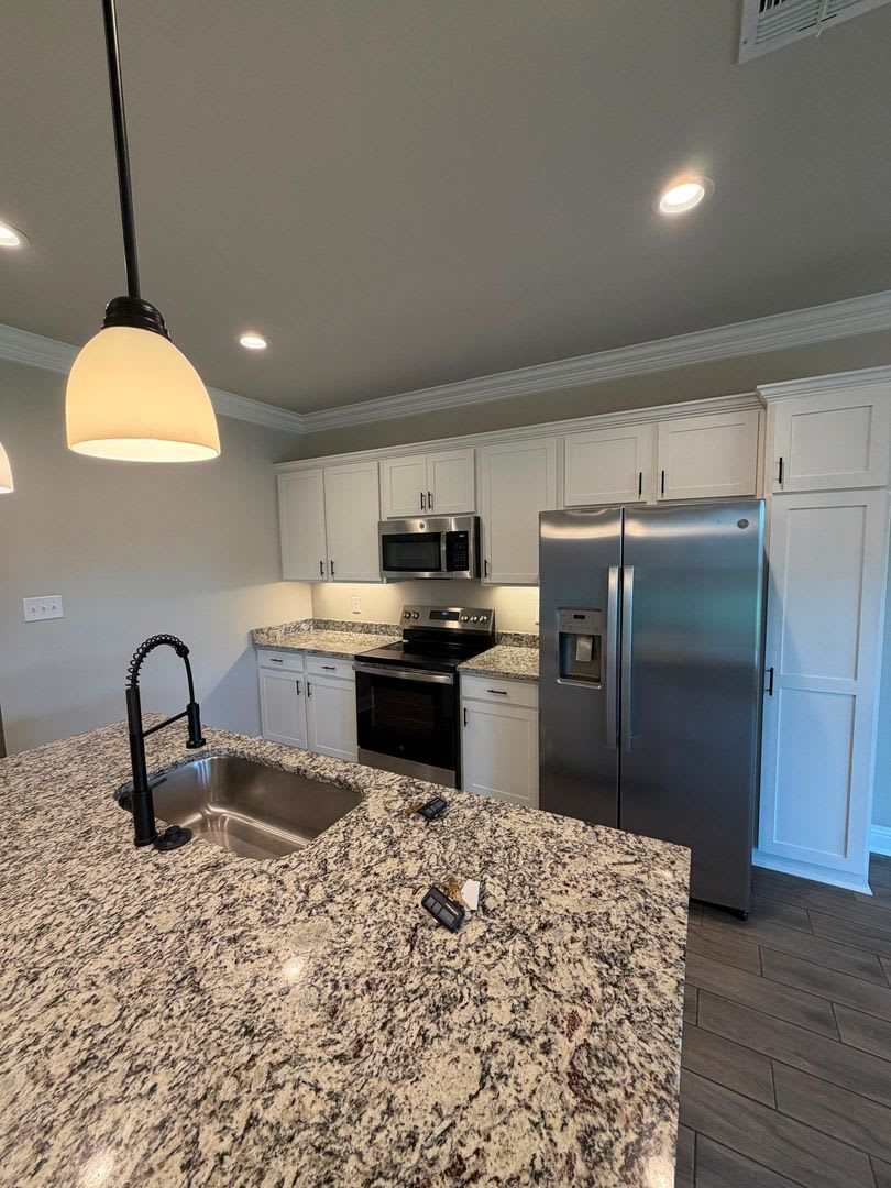 4 Bedroom 2 Bathroom in Canes Landing – photo 1