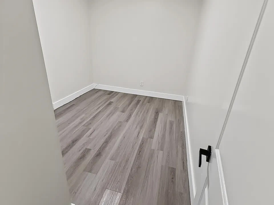 110 Milford Ave – photo 5