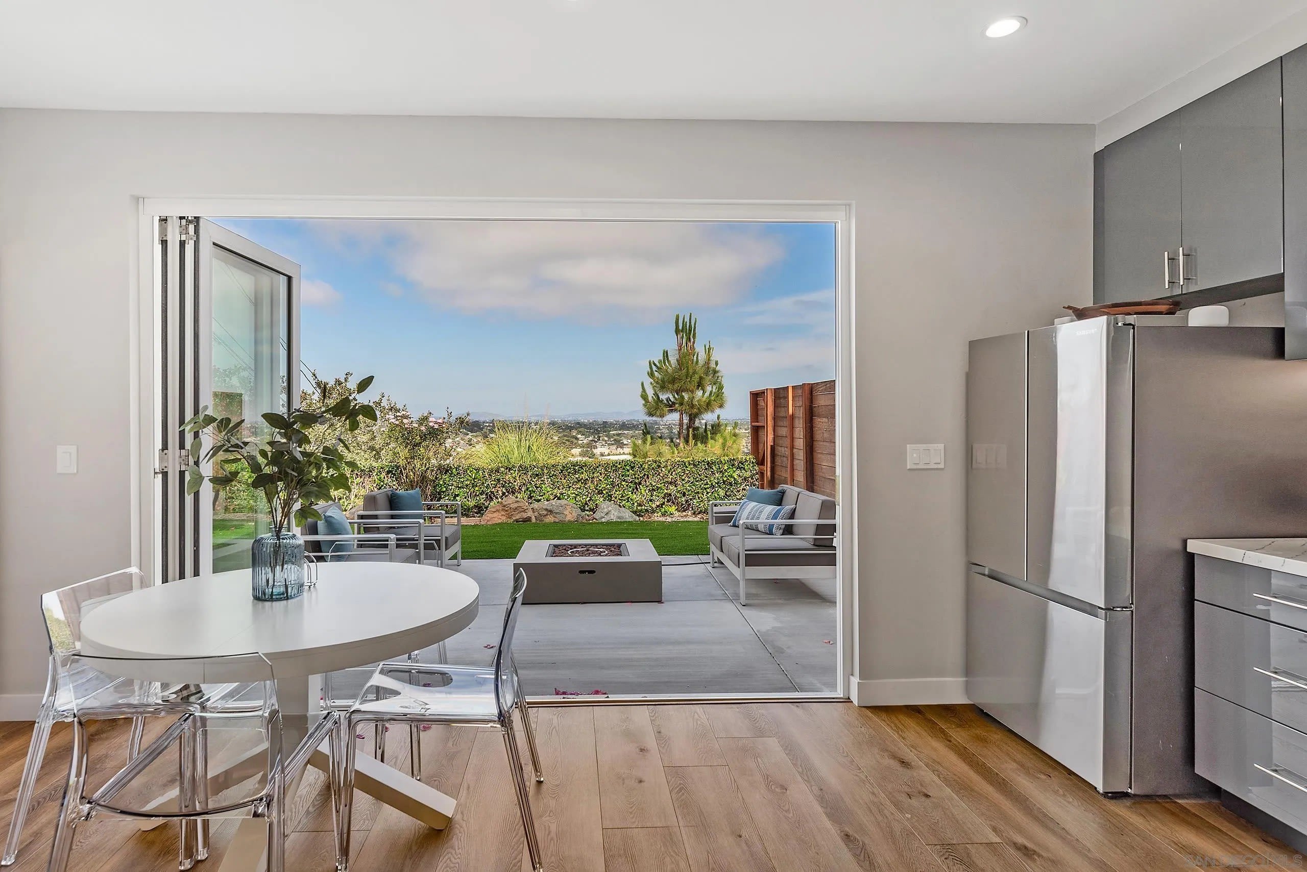 5830 Desert View Dr – photo 1