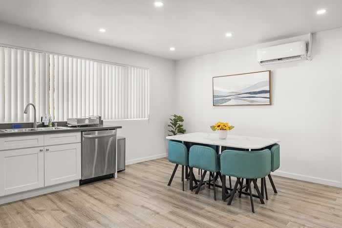 2615 Lake Avenue – photo 2