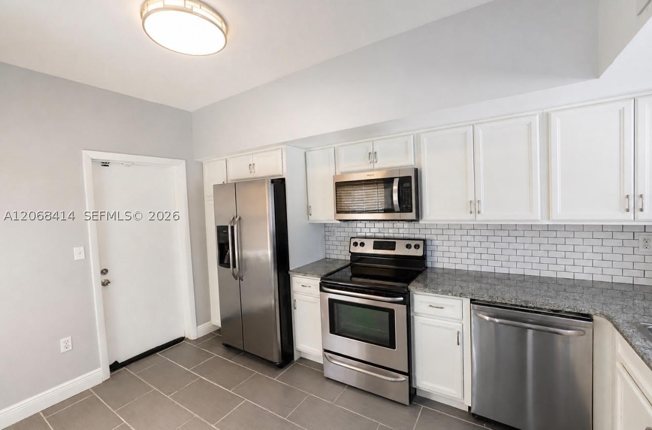 11840 SW 99th St – photo 3