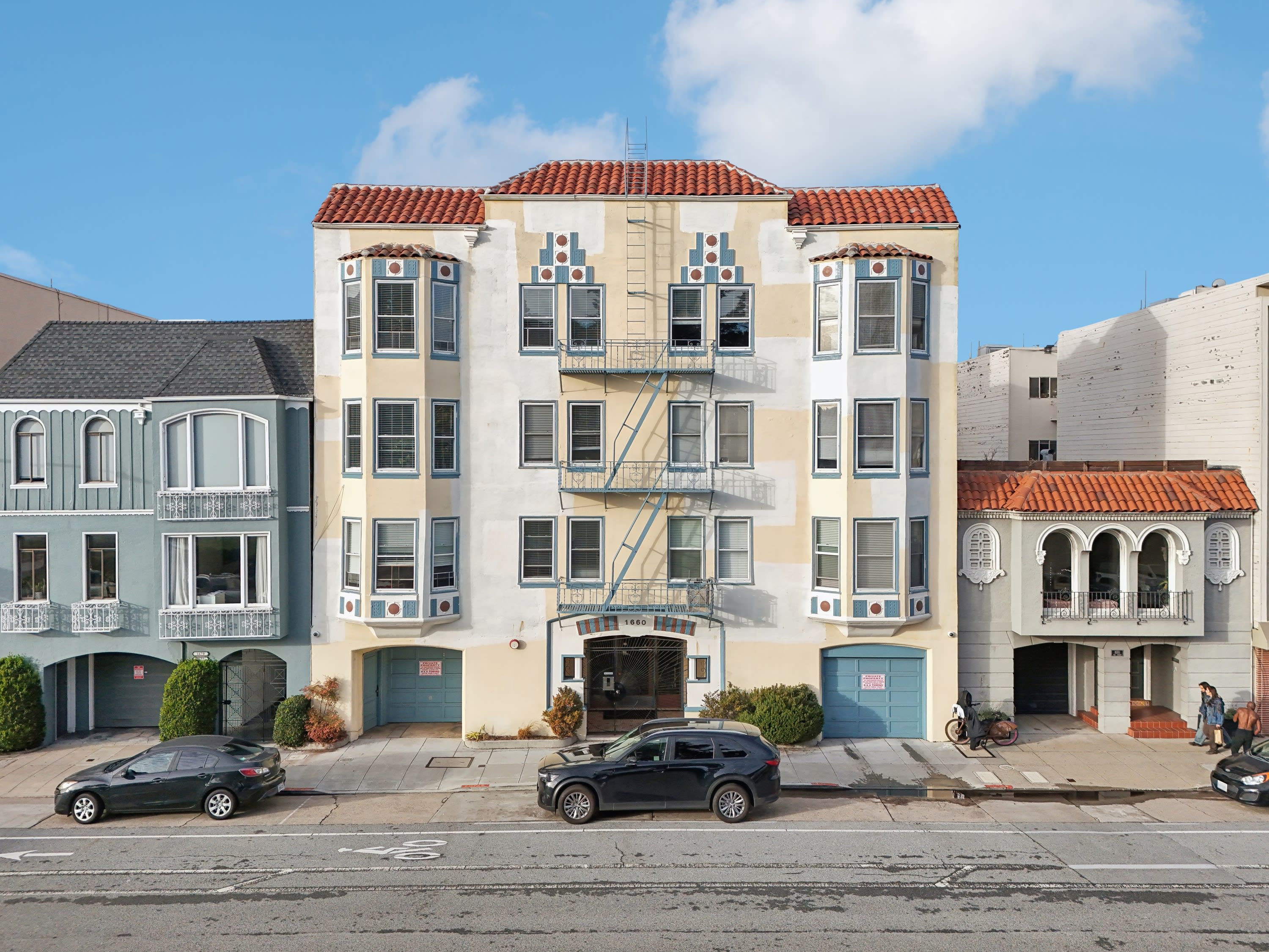 1660 Bay – photo 3